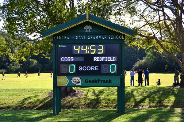 Rugby scoreboard with halves and penalties